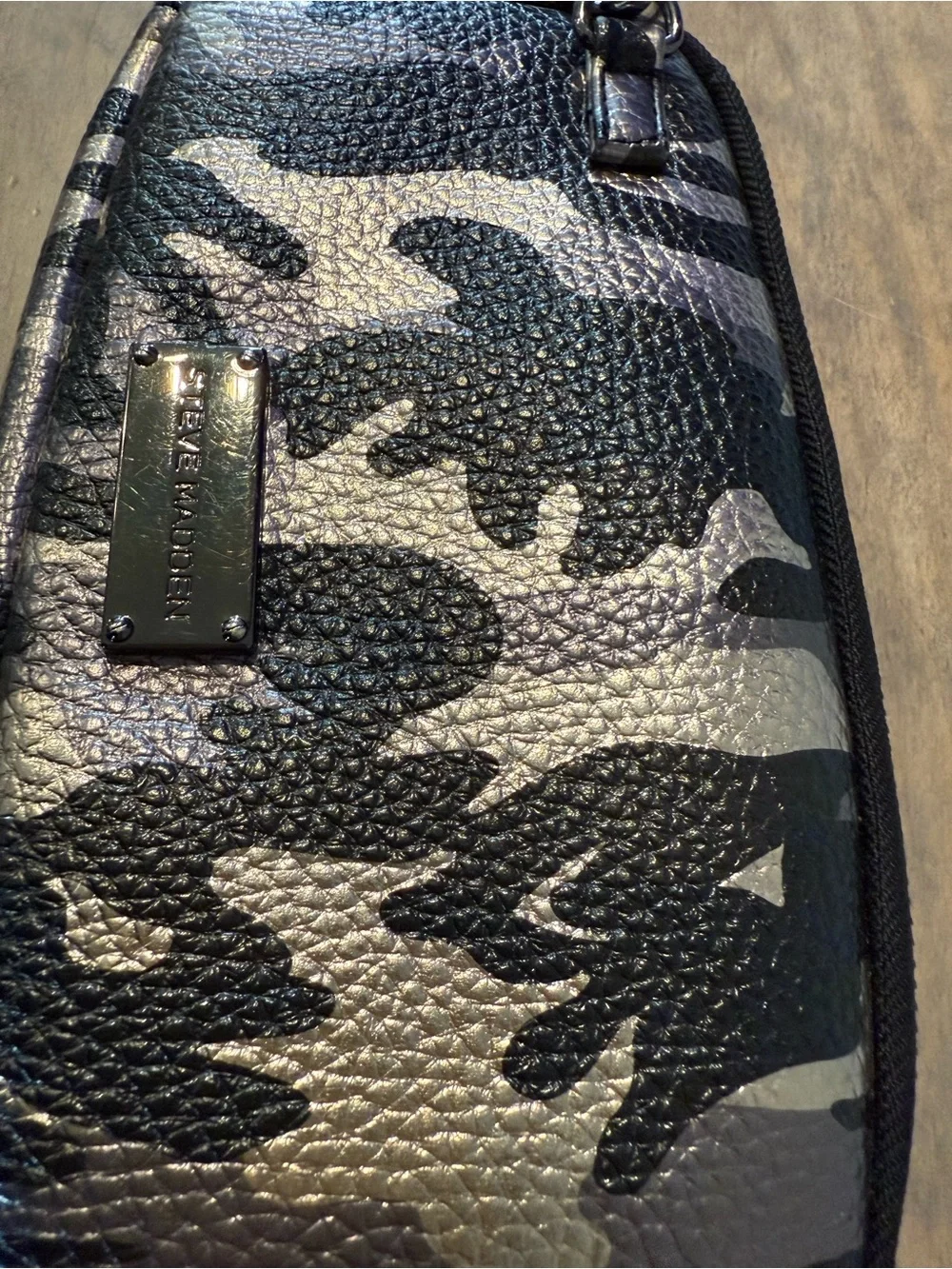Women’s ‘Steve Madden’ metallic camo wristlet wallet - Picture 3 of 4